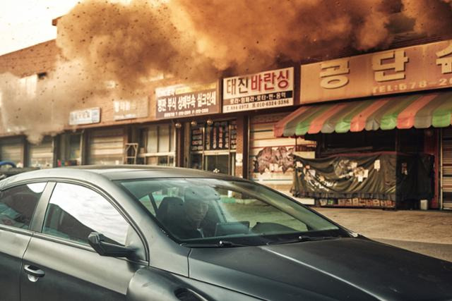 영화 '사냥의 시간' 속 가까운 미래 한국은 경제 붕괴로 지옥이나 다름 없다. 넷플릭스 제공