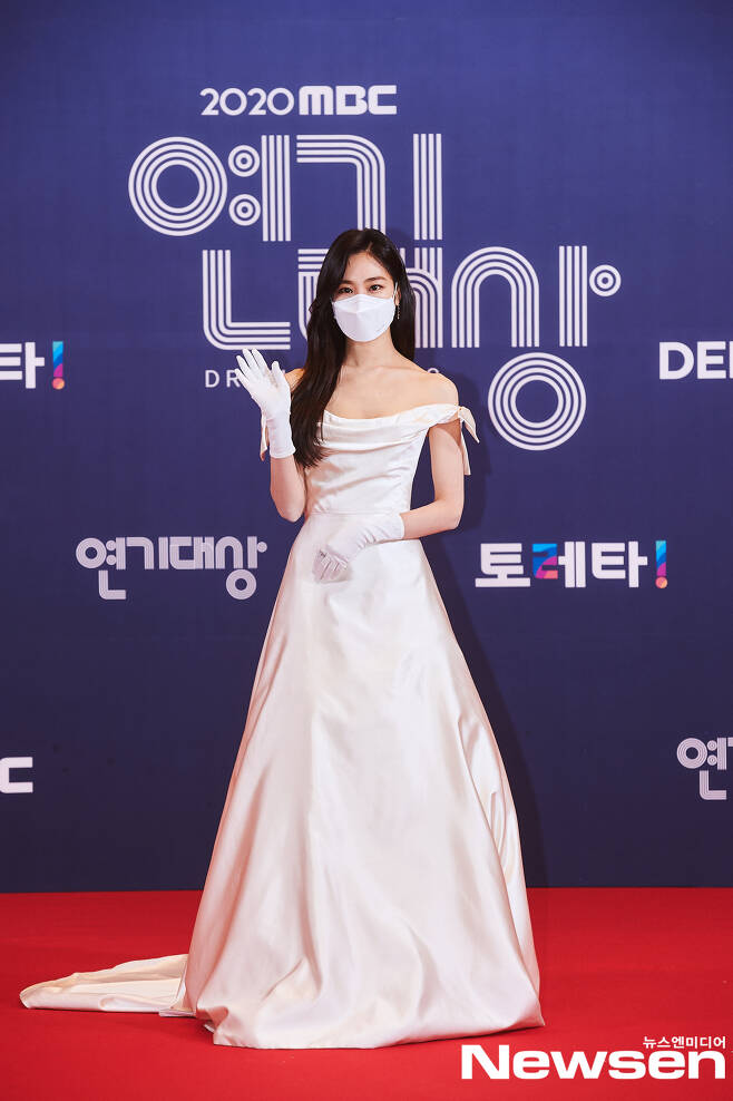 The 2020 MBC Acting Grand Prize photo wall event was held at MBC Public Hall in Sangam-dong, Mapo-gu, Seoul on the afternoon of December 30.Actor Han Ji-eun stood in the photo wall on this day.Photos