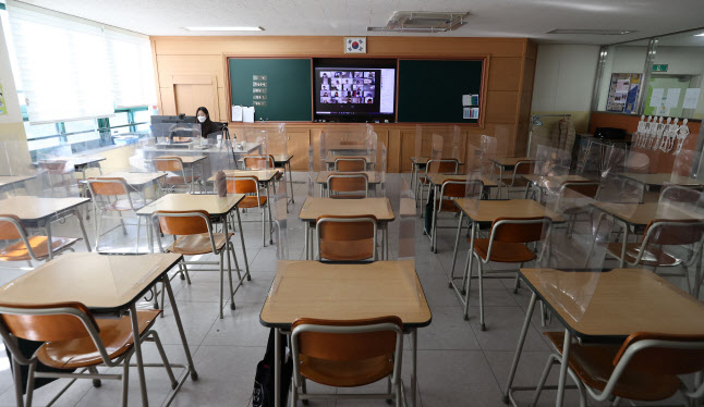신종 코로나바이러스 감염증(코로나19) 확산세로 서울의 한 초등학교에서 원격 수업이 이뤄지고 있다. (사진=연합뉴스)