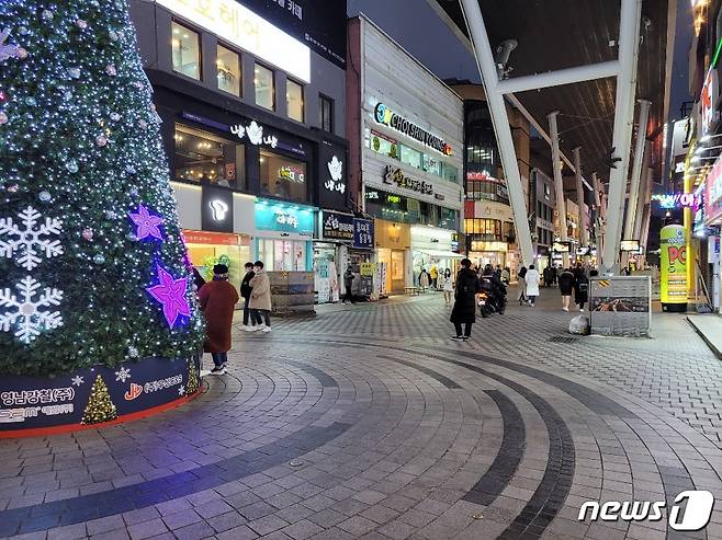 31일 밤 대전 중구 은행동 스카이로드. 모습.© 뉴스1