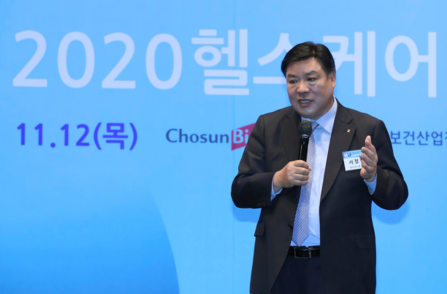 서정진 셀트리온그룹 회장이 지난 11월 서울 중구 웨스틴 조선호텔 그랜드볼룸에서 열린 ‘2020 헬스케어이노베이션 포럼’에서 기조강연을 하고 있다. /오종찬 기자