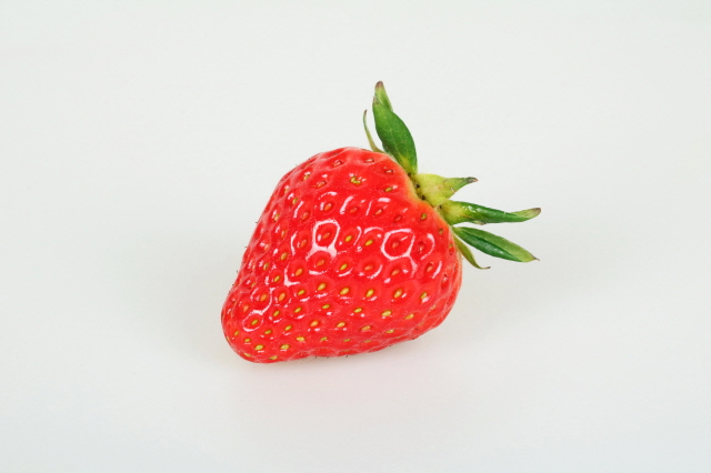 딸기류 과일에 풍부한 안토시아닌은 혈압을 낮추고 염증을 줄이는 등 심혈관질환 예방에 도움이 된다./사진=클립아트코리아
