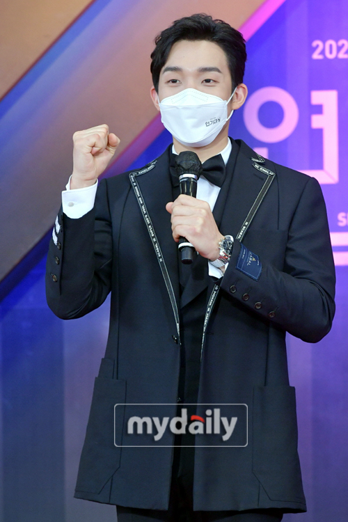 Actor Lee Sang Yi poses at the 2020 KBS Acting Grand Prize held at Seoul Yeouido-dong KBS on the afternoon of the 31st.