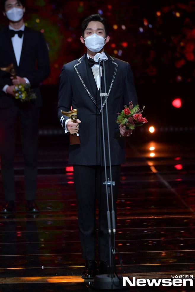 The 2020 KBS Acting Awards ceremony was held at KBS, Yeouido, Yeongdeungpo-gu, Seoul on the afternoon of December 31st.Actor Lee Sang Yi is giving a lecture after the Rookie award.Photos