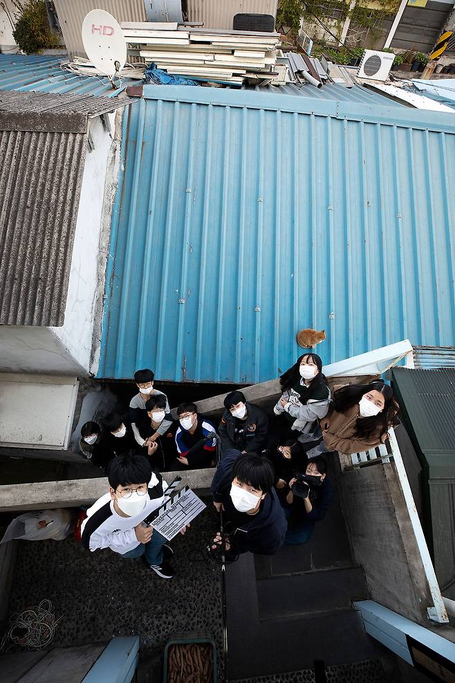 ⓒ시사IN 이명익인천 동구의 공부방 ‘기찻길옆작은학교’의 학생들은 코로나19로 일상이 무너지자 두 팀으로 나뉘어 영화를 제작했다.