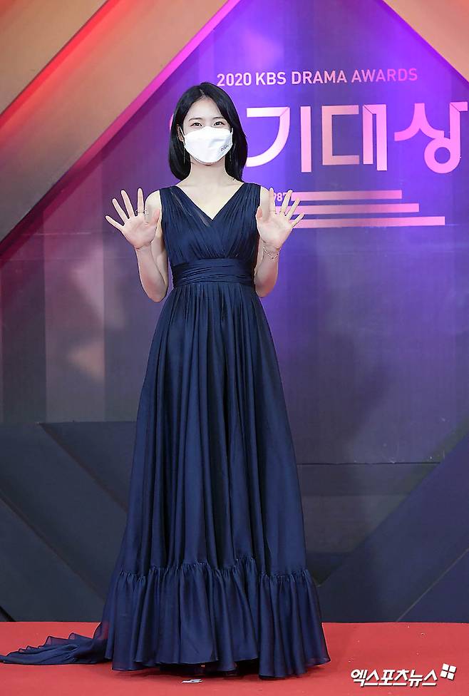 Actor Shin Ye-eun, who attended the 2020 KBS Acting Grand Prize held at KBS in Yeouido-dong, Seoul, poses on the afternoon of the 31st.Photo: KBS Provision