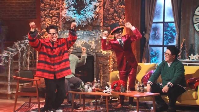 Hangout with Yooo Yoon Jong Shin bombs Yoo Jae-Suks Heart on Good stage.The second story of Operation Rescuing Winter Song will be released at MBCs Hangout with Yoo (director Kim Tae-ho Kim Yoon-jip, author Choi Hye-jung of Wang Jong-seok, Jang Woo-sung), which will be broadcast on January 2.Returning artist Yoon Jong Shin will present an ecstatic stage with the top 100 ear Yoo Jae-Suks favorite song Good in Operation Rescuing Winter Songs.Yoo Jae-Suk, Kim Beom-Su, and Defcon, who watched the stage of the Yoon Jong Shin pouring out the power of the whole body, all caught Heart.Yoo Jae-Suk is said to have been soaked in the lingering luck that Yoon Jong Shin said, I took my heart out a little!My selection was not wrong, he said, expressing his satisfaction with the top 100 ears, which insisted on good.Yoo Jae-Suk, who said earlier that the winter song Age recommended by Yoon Jong Shin was so sad, apologized, saying that it was different.Yoon Jong Shin, who chose Age as a rescue song following Good, said, It is the perfect song for the year-end and New Year holidays, adding, I hope it will be a time to think about my Age in 2021.Yoo Jae-Suk, who watched the stage of Age by Yoon Jong Shin, said, The front seat of (Age) is changing.In addition, Yoon Jong Shin recalled memories of Non-Soo with Kim Beom-Su, and he made his first impression when he first saw Kim Beom-Su on the radio 20 years ago.