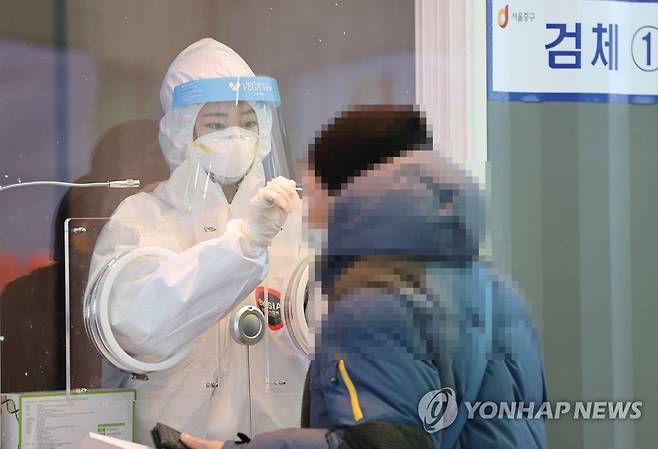 계속되는 코로나19 검사 [연합뉴스 자료 사진]