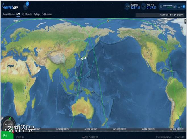 컨텍의 제주 지상국에서 위성 데이터를 수신하는 상태가 컴퓨터 화면에 표시되고 있다. / 컨텍 제공