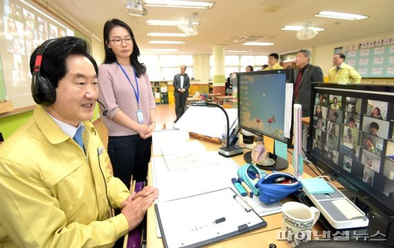 안병용 의정부시장 관내 온라인 원격수업 참관. 사진제공=의정부시