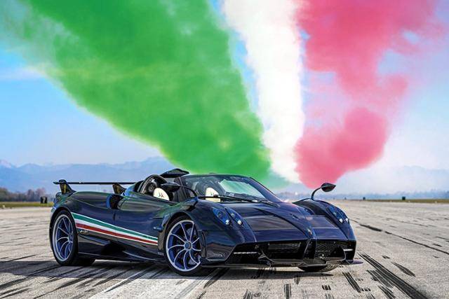 파가니가 강렬한 성능 및 이탈리아의 감성을 더한 '파가니 와이라 트리코롤레'를 공개했다.