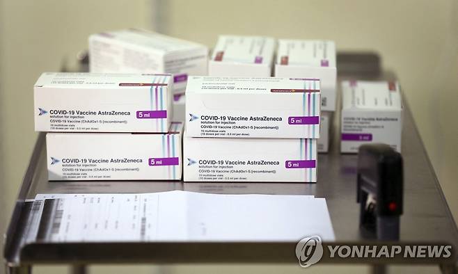 본격 접종을 앞두고 영국 각 병원에 보내진 아스트라제네카 백신 [AP=연합뉴스]