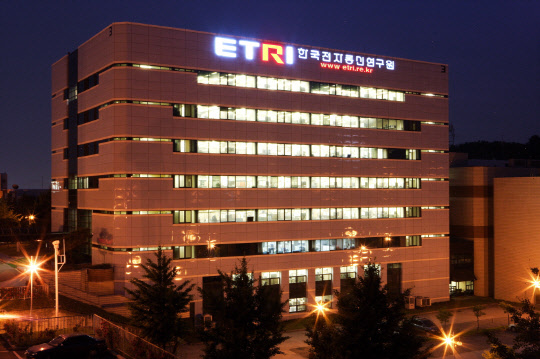 ETRI는 올해 중대형 연구과제 확대와 AI 반도체 등 창의·원천 연구에 주력해 국민과 국가가 체감하는 연구성과 창출에 주력한다. 



ETRI 제공
