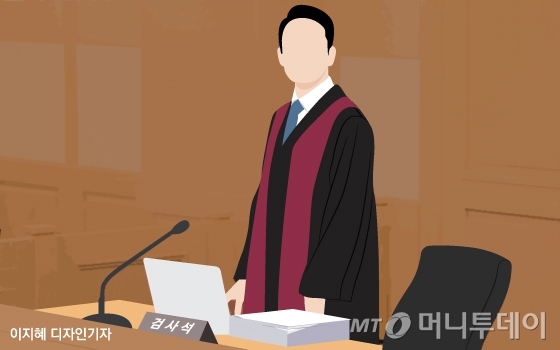 법정에서 발언하는 검사 / 사진=이지혜 디자인기자