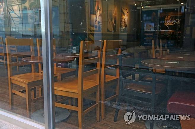텅 빈 카페 [연합뉴스 자료사진]