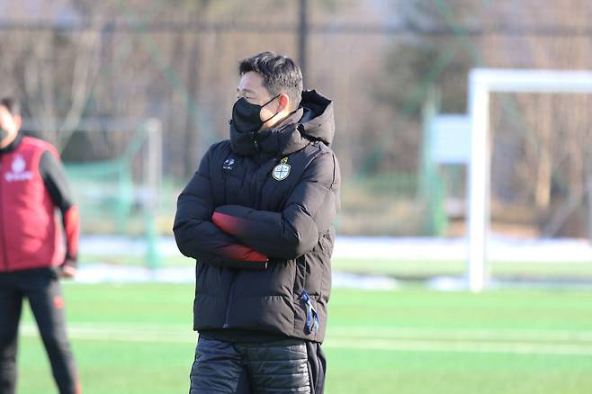 이민성 대전하나시티즌 신임 감독이 5일 처음으로 선수단 훈련을 진행했다.(대전하나시티즌 제공) © 뉴스1