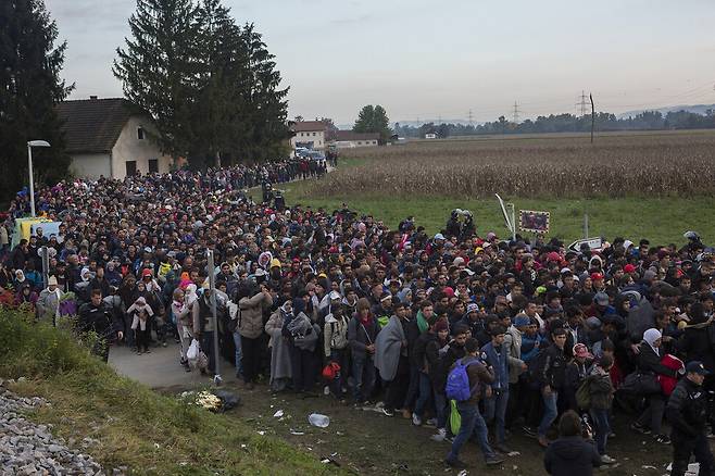 서유럽으로 향하는 난민들. 전해리 사진가
