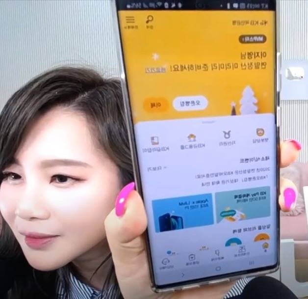 지난 28일 자신의 통장 잔고 일부를 공개해 화제가 된 이지영 스타강사. 통장잔고 공개 후 1주일만에 유튜브 구독자수 및 조회수가 급증한 것으로 나타났다. [이지영 유튜브 채널 캡처]