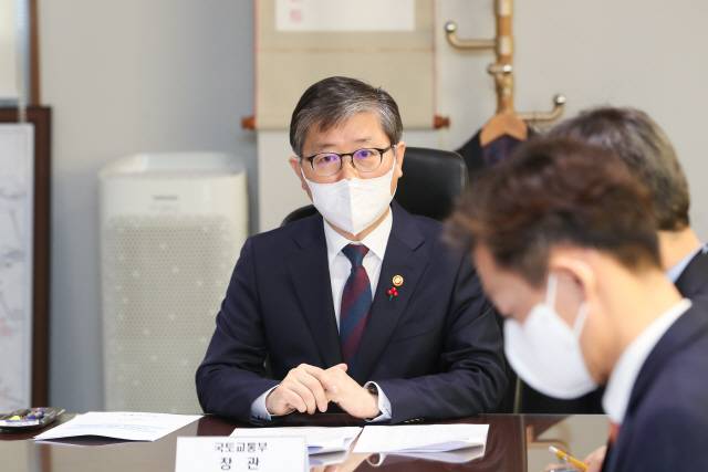 변창흠 국토교통부 장관이 5일 영상으로 간담회를 진행하고 있다. /사진제공=국토교통부
