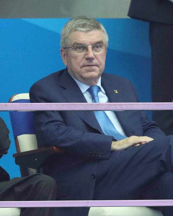 토마스 바흐 국제올림픽위원회(IOC) 위원장이 일본의 코로나19 급증에도 도쿄올림픽·패럴림픽 강행의지를 천명했다. 사진은 2019년 7월 토마스 바흐 국제올림픽위원회(IOC) 위원장이 광주 광산구 남부대학교 시립국제수영장에서 열린 2019 광주세계수영선수권대회를 찾아 경기를 지켜보고 있다.