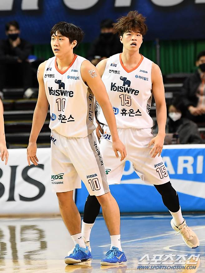 프로농구 서울삼성과 인천전자랜드의 경기가 6일 잠실실내체육관에서 열렸다. 전자랜드 이윤기가 득점 후 숨을 고르고 있다. 잠실=박재만 기자 pjm@sportschosun.com/2021.01.06/