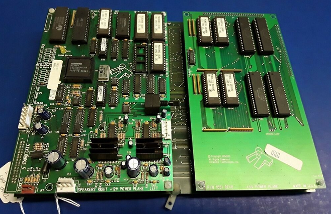 (속살이 드러나있는 게임기판들.. 어떻게 보관 하오리까...)