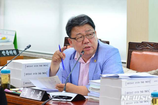 [서울=뉴시스] 서울시의회 더불어민주당 홍성룡 의원. 2021.01.06. photo@newsis.com