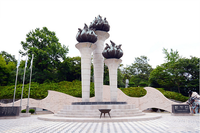 여수 현충탑. 여수시 제공