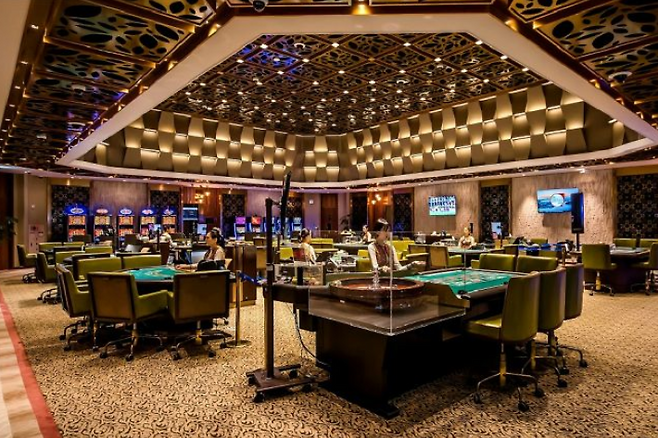 제주신화월드 내 랜딩카지노에서 현금 145억원이 사라져 경찰이 수사에 나섰다. 랜딩카지노 제공