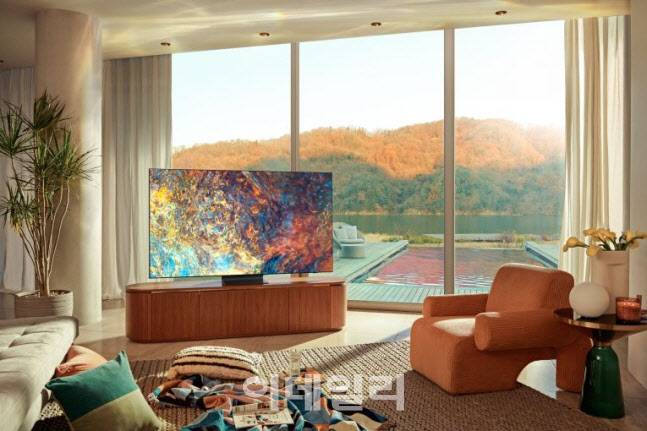 삼성전자가 ‘CES 2021’ 개막을 앞두고 7일 온라인으로 진행한 ‘삼성 퍼스트룩 2021’ 행사에서 QLED TV 신작인 ‘네오 QLED TV’를 선보였다. (사진=삼성전자)