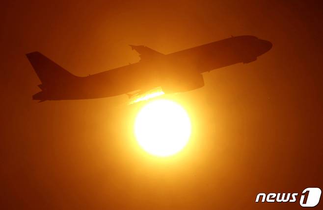 이륙하는 비행기 / 뉴스1 © News1 이성철 기자