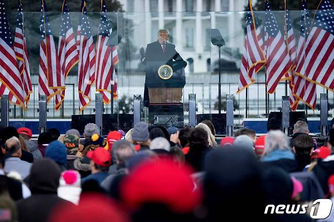도널드 트럼프 미국 대통령이 6일(현지시간) 지지자들에 연설을 하고 있다. © AFP=뉴스1