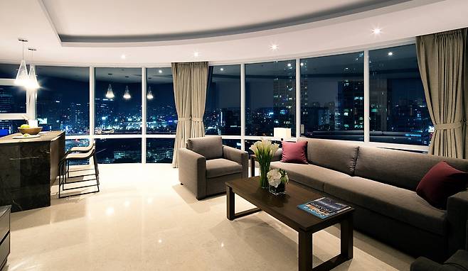 프레이저 3 bedroom penthouse_livingroom