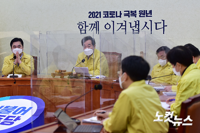 더불어민주당 이낙연 대표가 지난 6일 오전 국회에서 열린 당 최고위원회의에서 모두발언을 하고 있다. 윤창원 기자