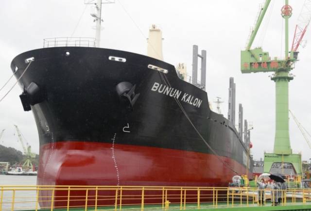 지난 2017년 10월 일본 에히메(愛媛)현 이마바리(今治)시에서 나루히토(德仁) 당시 왕세자가 조선소를 시찰하고 있다./교도 연합뉴스