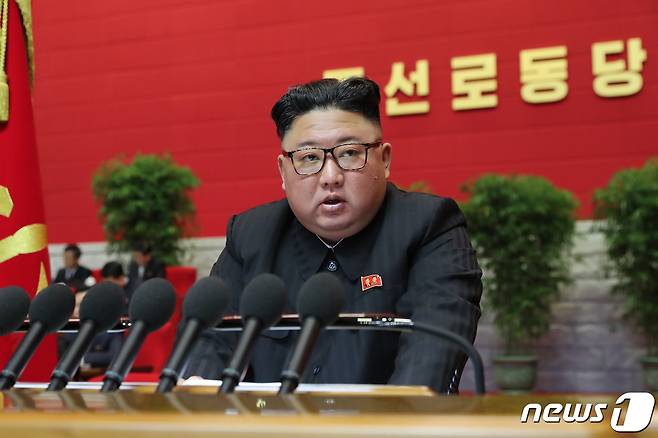 (평양 노동신문=뉴스1) = 김정은 북한 국무위원장이 지난 7일 제8차 노동당 대회 3일 차 회의를 진행했다고 노동당 기관지 노동신문이 8일 전했다. [국내에서만 사용가능. 재배포 금지. DB 금지. For Use Only in the Republic of Korea. Redistribution Prohibited] rodongphoto@news1.kr