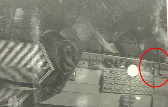 범행 당시 모습이 촬영된 금은방 CCTV 영상. 연합뉴스