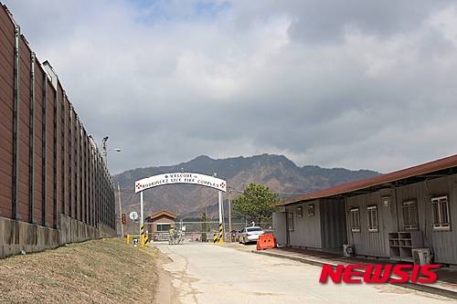 【포천=뉴시스】이종구 기자 = 경기 포천의 미8군 로드리게스 훈련장 입구. 2015.04.03. leejg@newsis.com