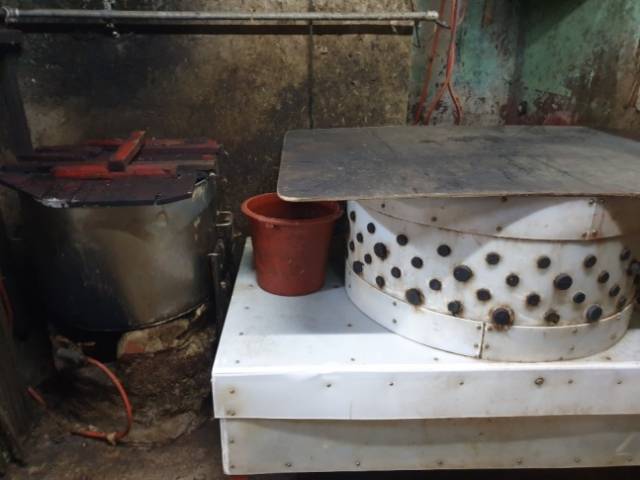 적발된 건강원 내부./부산동물사랑길고양이보호연대 제공