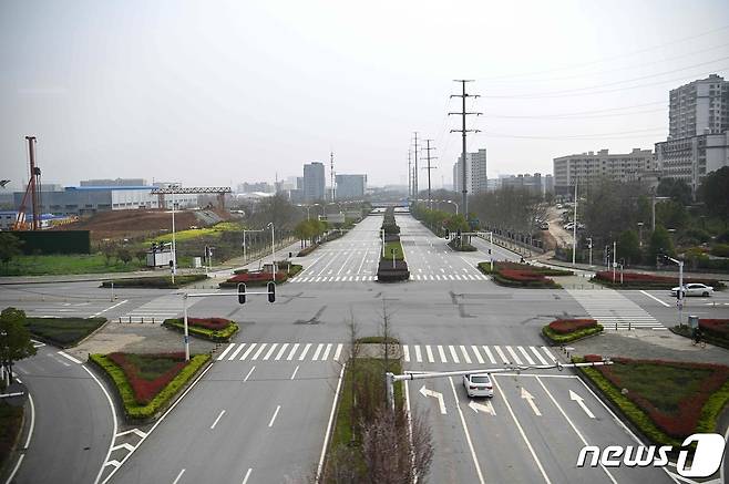 2020년 코로나19 창궐로 인한 봉쇄 당시 거리가 텅 빈 중국 후베이성 우한. © AFP=뉴스1