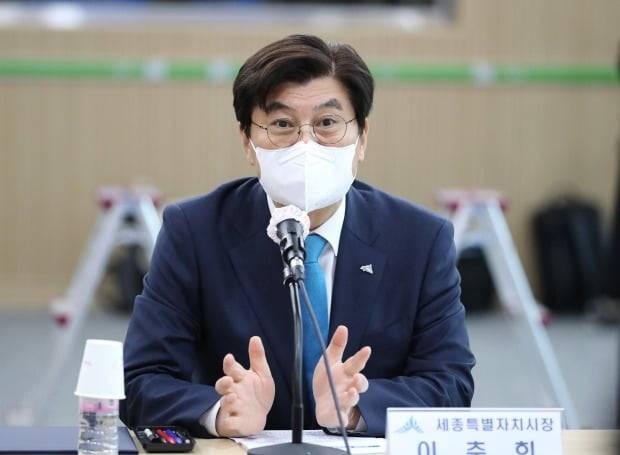이춘희 세종시장. 최근 아파트 분양에서 특별공급을 줄이고 일반공급을 늘리겠다고 밝혔다. / 사진=연합뉴스
