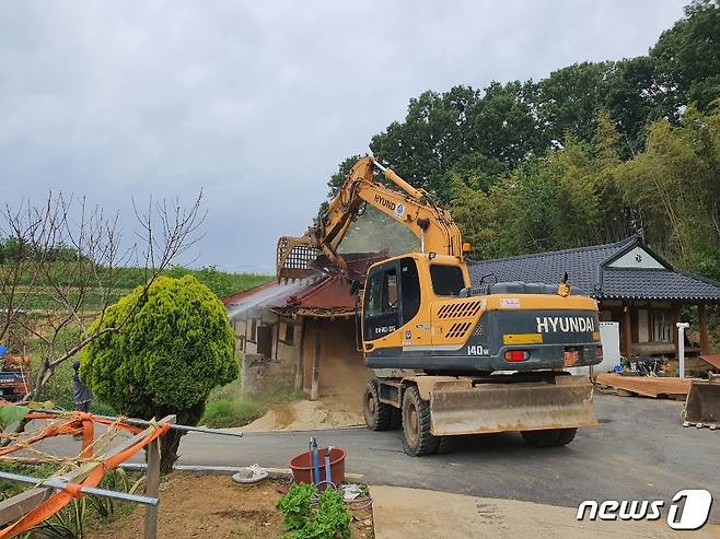 충남 홍성군은 지난해 10월 정주여건 개선을 위해 빈집과 노후화된 주택을 대상으로 체계적인 관리에 나설 계획이라고 밝혔다.(홍성군 제공) © 뉴스1