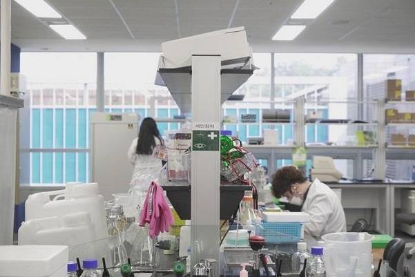 지스트 교원 창업기업 지놈앤컴퍼니의 연구실 모습. 업체는 지난달 코스닥 시장에 상장했다. /지스트 제공