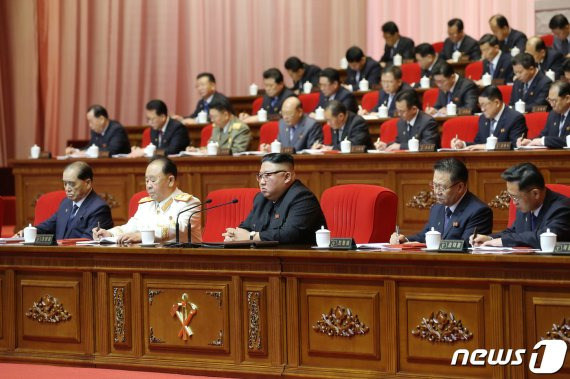 (평양 노동신문=뉴스1) = 북한 노동당 기관지 노동신문은 10일 전날 제8차 당 대회 5일 차 회의가 열렸다고 전했다. [국내에서만 사용가능. 재배포 금지. DB 금지. For Use Only in the Republic of Korea. Redistribution Prohibited] rodongphoto@news1.kr /사진=뉴스1