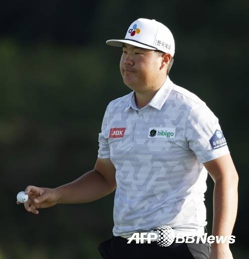 2021년 미국프로골프(PGA) 투어 센트리 토너먼트 오브 챔피언스에 출전한 임성재 프로가 우승 경쟁에 뛰어들었다. 사진은 미국 하와이주 마우이의 카팔루아의 플렌테이션 코스에서 열린 3라운드에서 경기하는 모습이다. 사진제공=ⓒAFPBBNews = News1