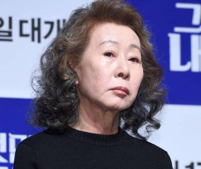 배우 윤여정이 미국에서 주목 받고 있다. 한국일보 자료사진