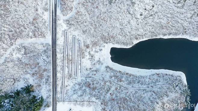 아침 기온이 영하 10도 이하로 떨어진 8일 전라북도 임실군 운암면 옥정호가 하얀 눈에 쌓여 있다. (사진=임실군 제공) /사진=뉴시스