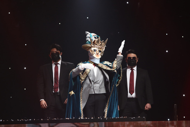 King of Mask Singer will the bouquet succeed in winning nine consecutive wins and take control of the topic?MBCs King of Mask Singer, which will be broadcast at 6:20 pm on January 10, will unveil the second-ranked Kawang Cat, the eighth-ranked winner, and the Duets stage of eight strongest masked singers.Last week, the cumulative number of views of the stage video of the Gawangs Cat, which has won eight consecutive wins and ranked second in the previous Gawang rankings, exceeded 6.5 million views, receiving a huge spotlight.At the same time, his 9th consecutive victory is also attracting attention with much interest and expectation.Attention is focusing on whether the topical Gawang Boutoutun can break the record of the Legend of Legend Music Captain Ha Hyun-woo, and what stage heals and attracts the topic today.In addition, attention was drawn as it was expected that a thorn field road would be unfolded in the front of the Kawang Cat, which is challenging the 9th consecutive victory.After seeing the stage of a masked singer, former singer Daewon said, It will be a great game to expect. Yoon Sang-eun said, It will be a Legend singer with a minimum of 20 years of experience.Identity of the masked singer who has received the attention of the judges from the stage of the Duets is raising questions about who will be able to advance to the Gawangjeon and prevent the 9th consecutive victory of the Buktuk Cat.Meanwhile, Seo Eunkwang of Idol Director BtoB was noticed as he played a big role in the judgment single.He showed off his dignity as a director by showing a beautiful dance as well as a masked singer and BtoB dance.Attention is also being paid to what kind of gesture and stage Seo Eunkwang, who returned in two and a half years, would have shown and whether he could become an Idol discriminant by showing off his current Idol record.