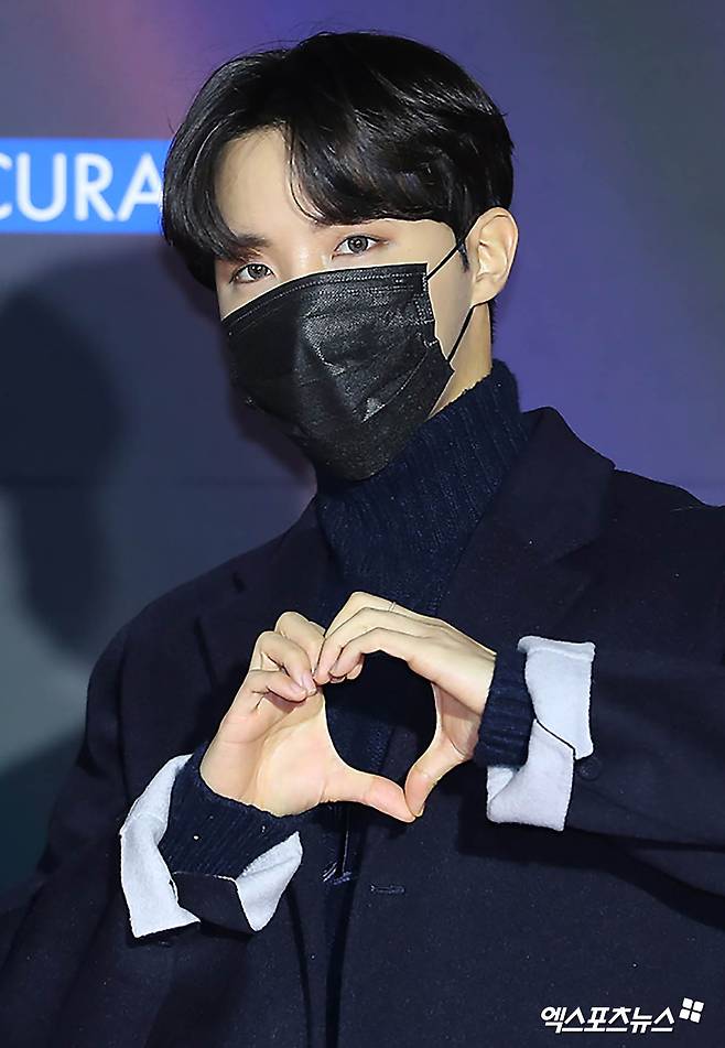 J-Hope, a group BTS (BTS) who attended the 35th Golden Disk Awards with Curaprox record category awards photo wall event, which was held in KINTEX, Goyang City, Gyonggi Province on the afternoon of the 10th.