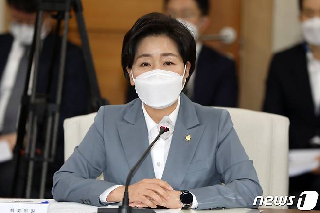 양향자 더불어민주당 최고위원이 30일 오전 광주시의회 대회의실에서 열린 지역상생을 위한 지역균형 뉴딜 광주·전남 현장 최고위원회의에서 발언하고 있다. 2020.10.30/뉴스1 © News1 황희규 기자